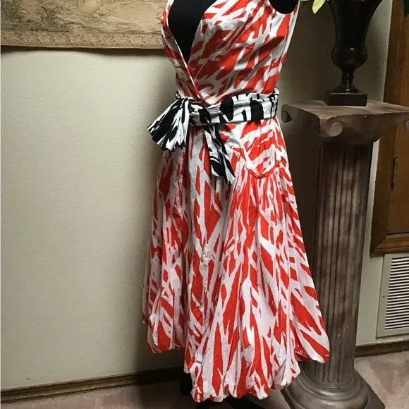 Diane Von Furstenberg Red and White V-Neck Fit and Flare Midi Dress - Picture 2 of 16